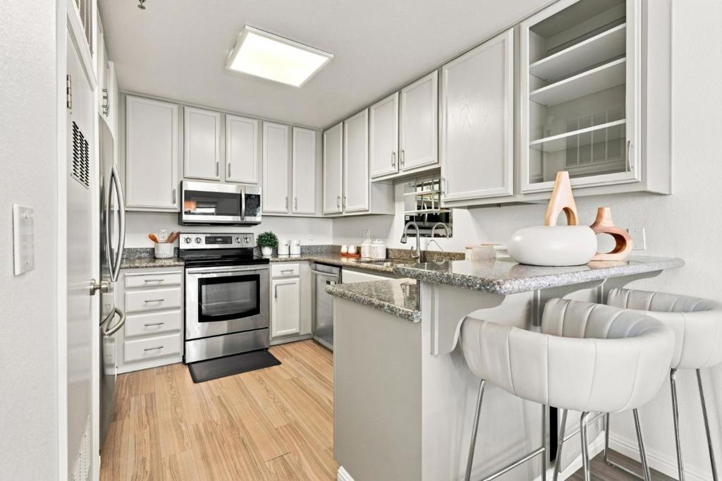453 Cork Harbour Circle F Property Photo 6