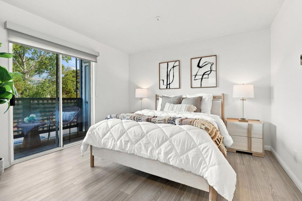 453 Cork Harbour Circle F Property Photo 8