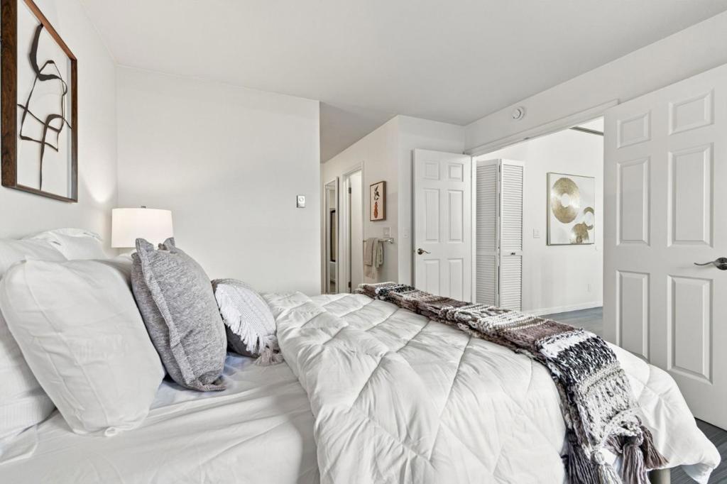 453 Cork Harbour Circle F Property Photo 10