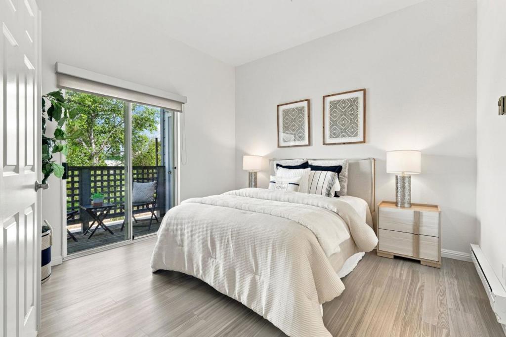 453 Cork Harbour Circle F Property Photo 12