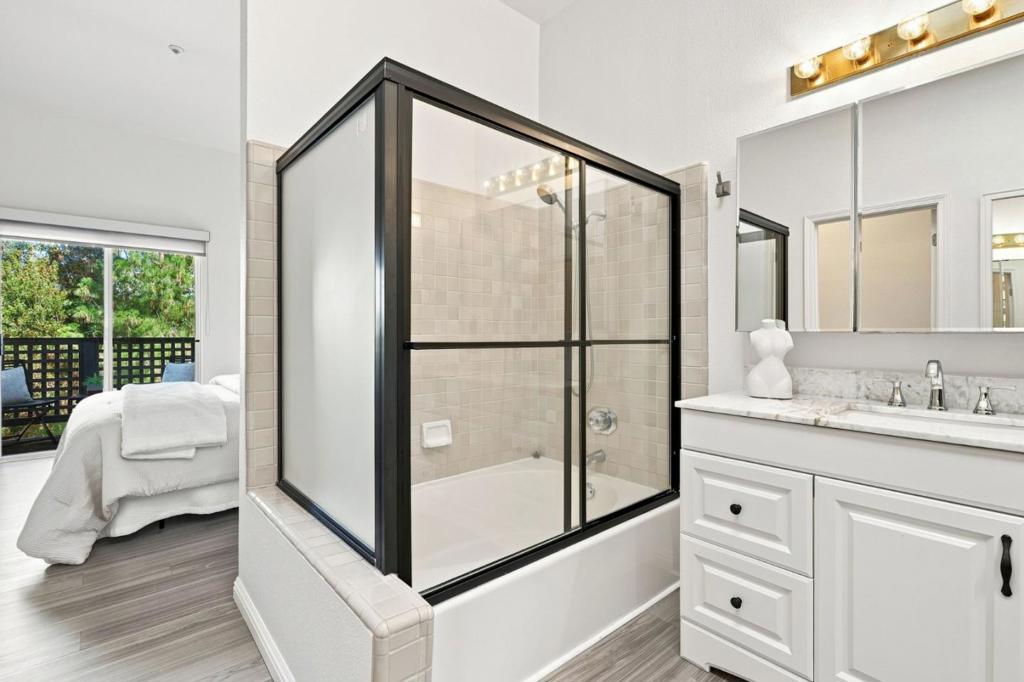 453 Cork Harbour Circle F Property Photo 14