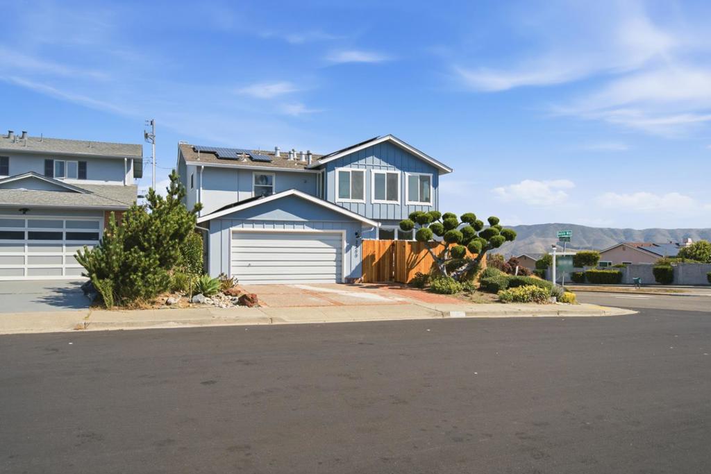 2200 Delvin Way Property Photo 2