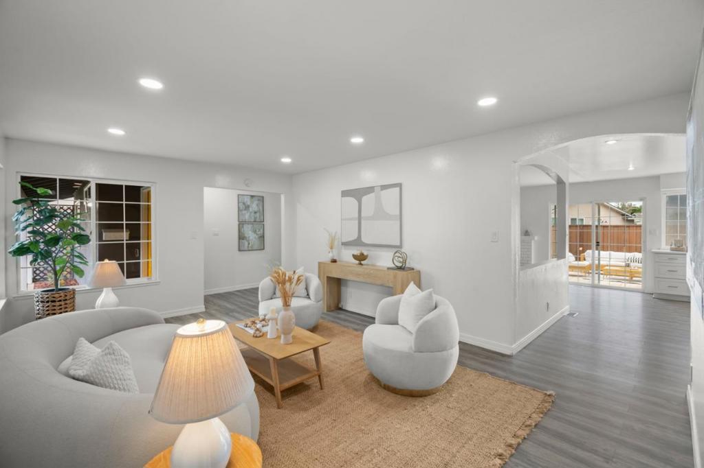 2424 Douglas Street Property Photo 8