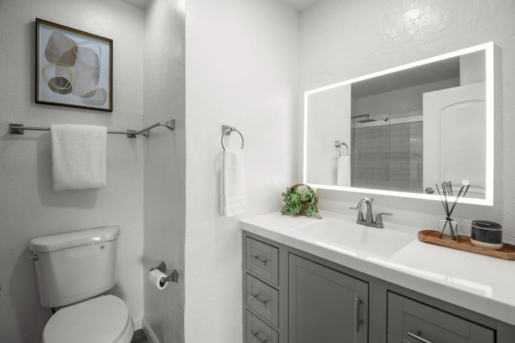 2424 Douglas Street Property Photo 18