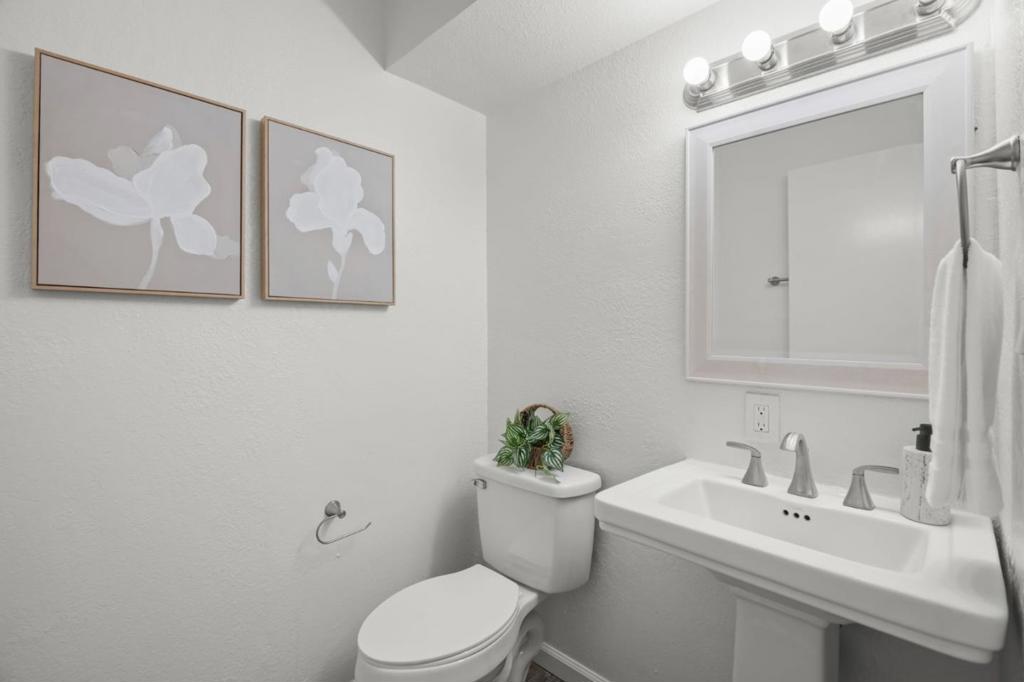 2424 Douglas Street Property Photo 21