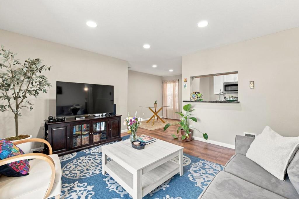 680 Dartmore Lane 259 Property Photo 6