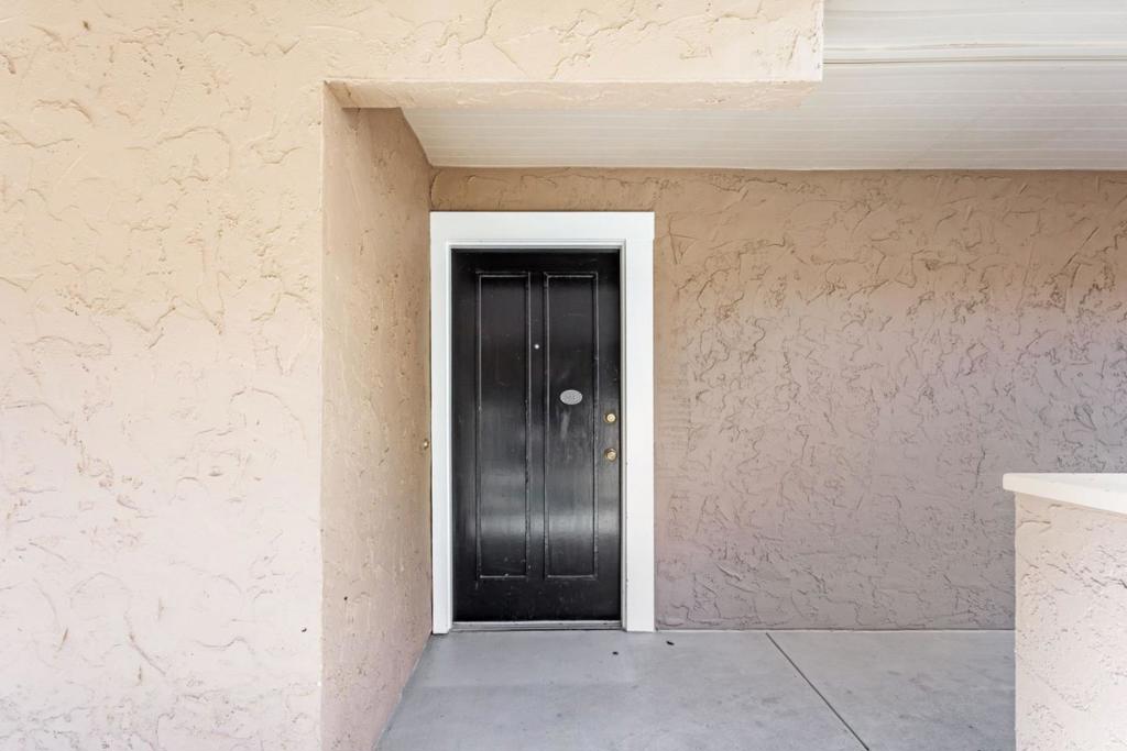 675 Sharon Park Drive 223 Property Photo 4