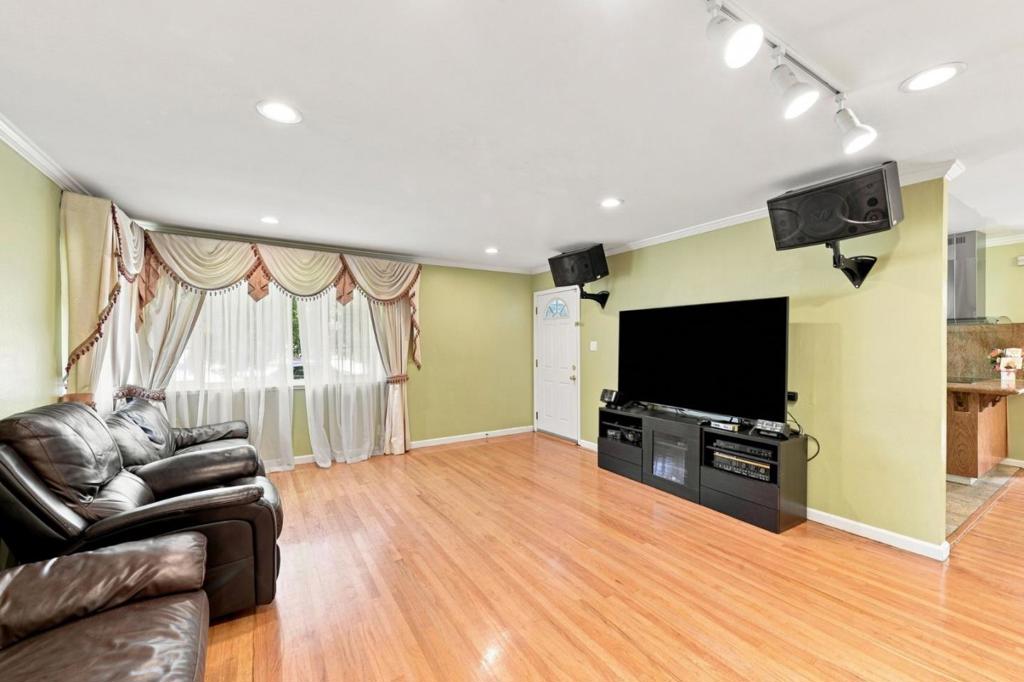 1464 Hillsdale Avenue Property Photo 8
