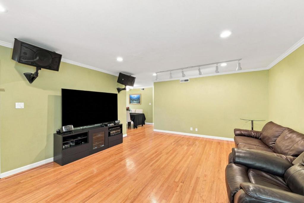 1464 Hillsdale Avenue Property Photo 9