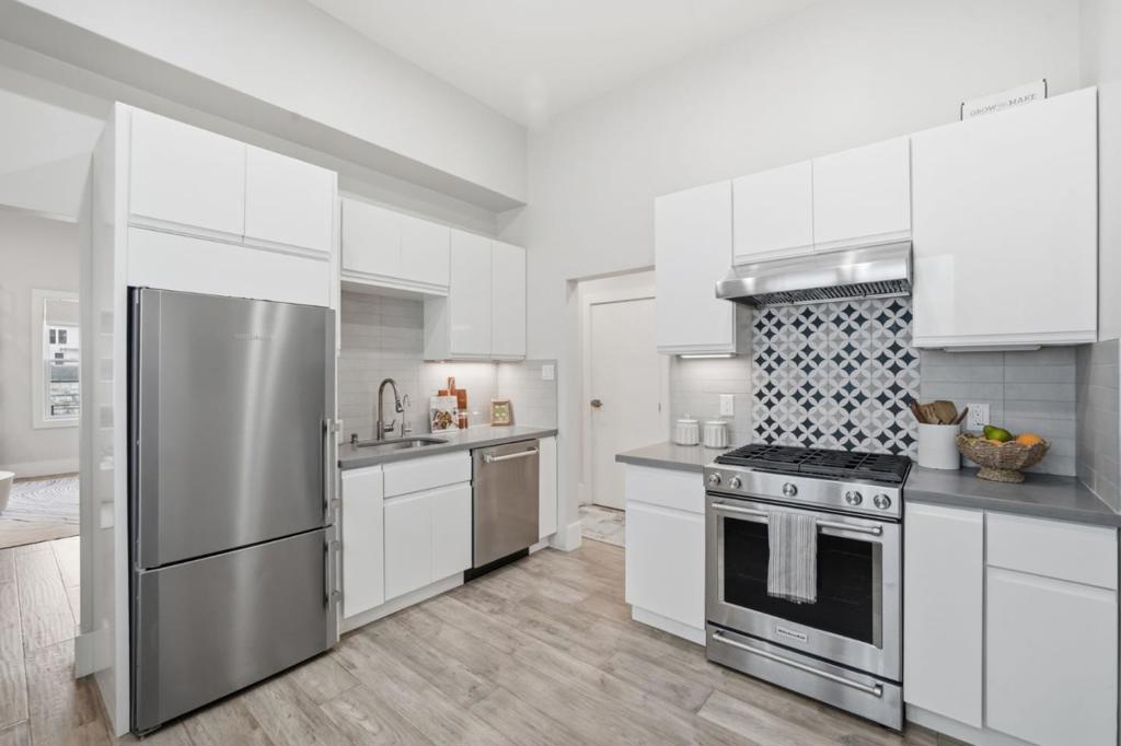 1620 Broadway 5 Property Photo 6