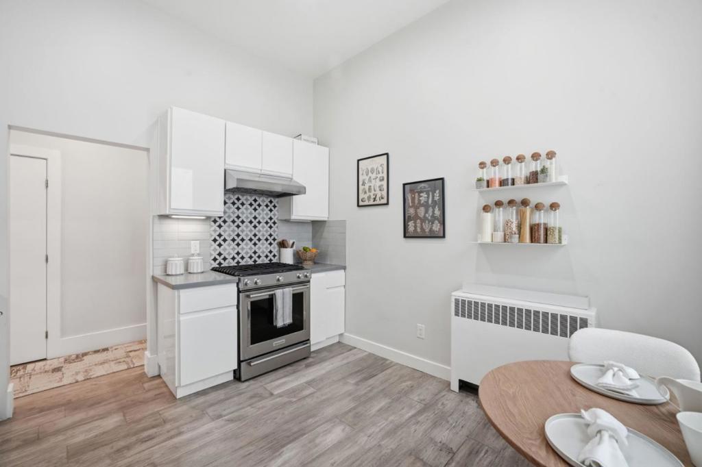 1620 Broadway 5 Property Photo 10