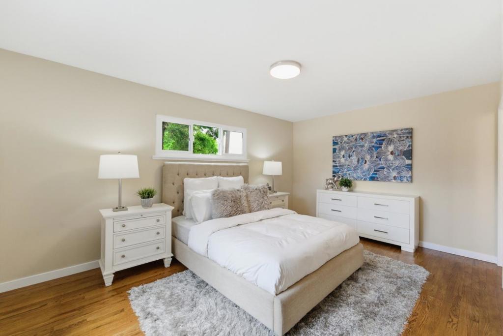 381 Manchester Avenue Property Photo 8