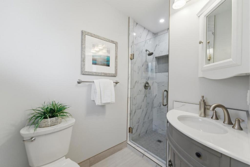 381 Manchester Avenue Property Photo 10