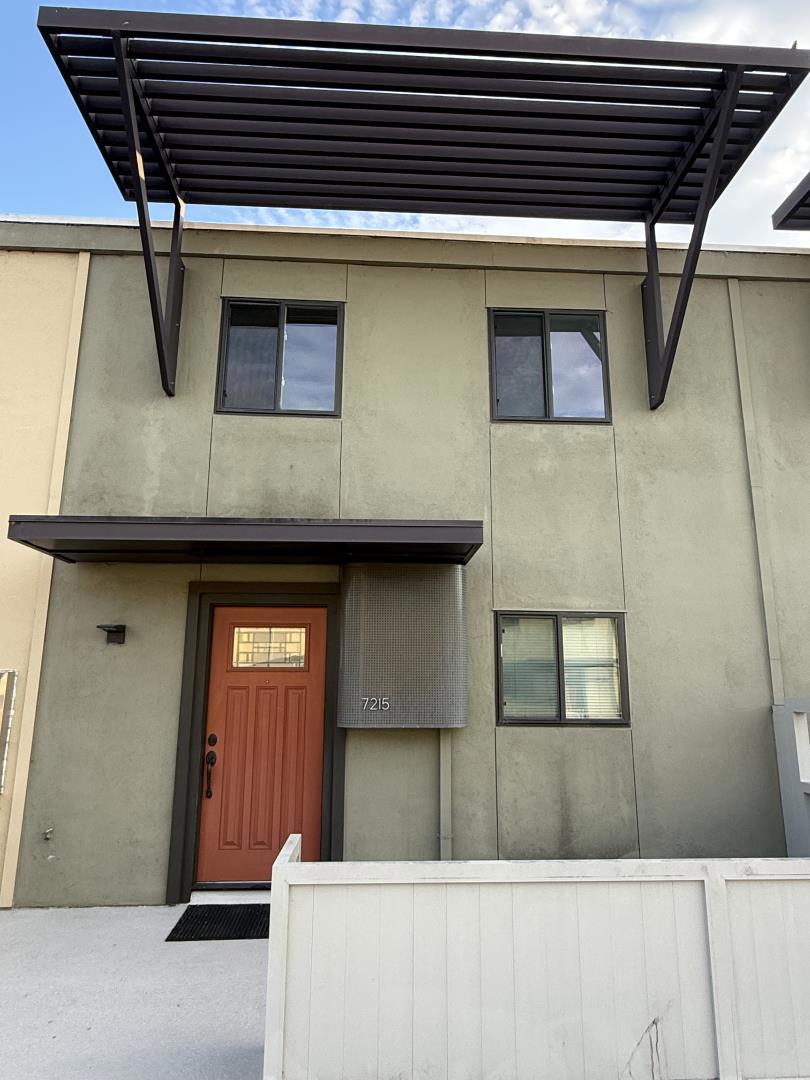 7215 Admiralty Lane Property Photo 1