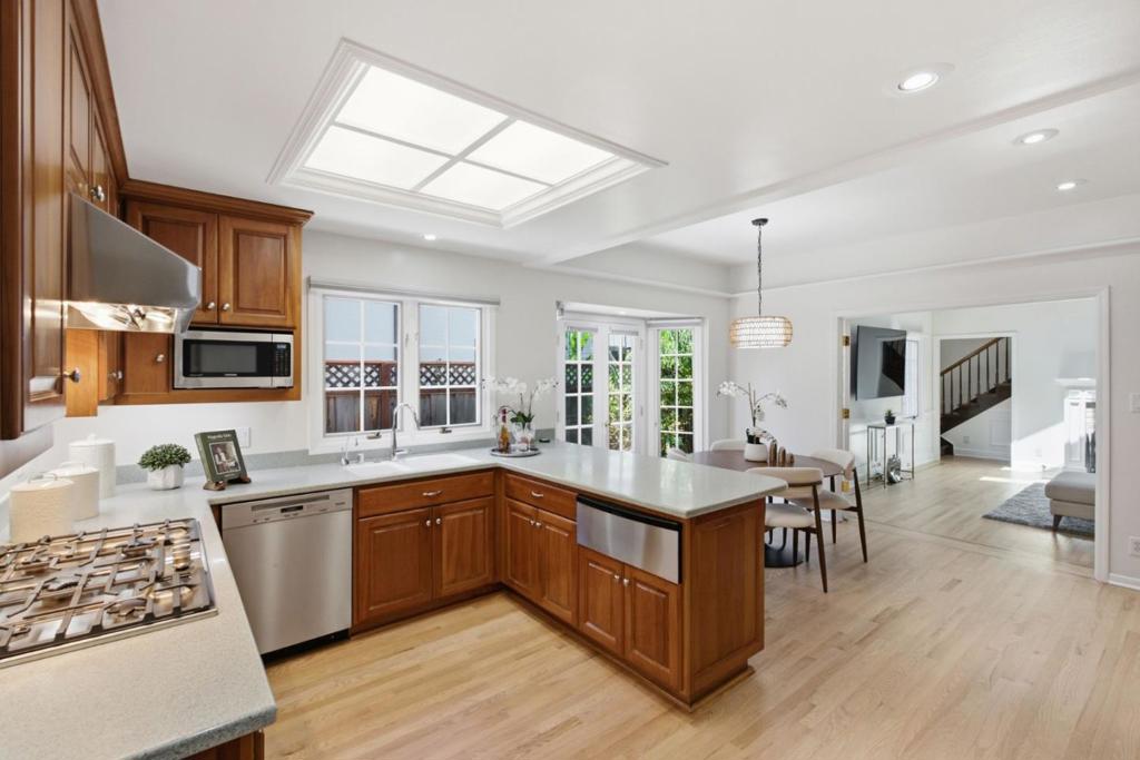 341 Arlington Road Property Photo 8