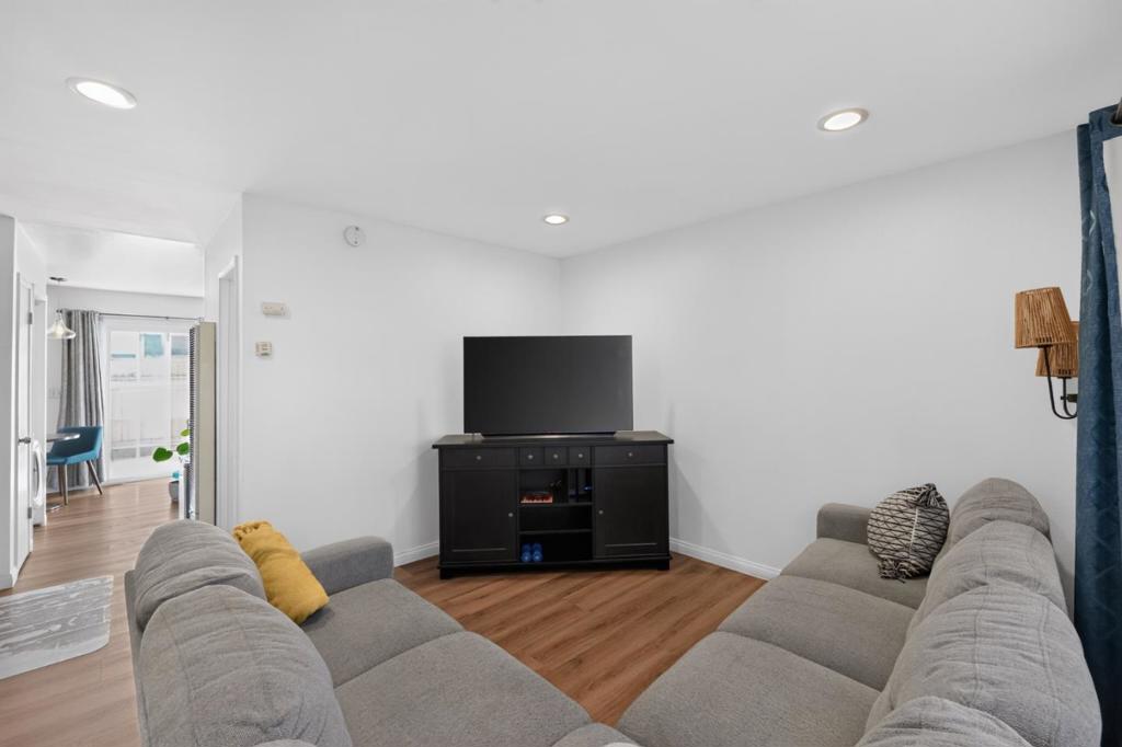 7742 Chestnut Street Property Photo 3