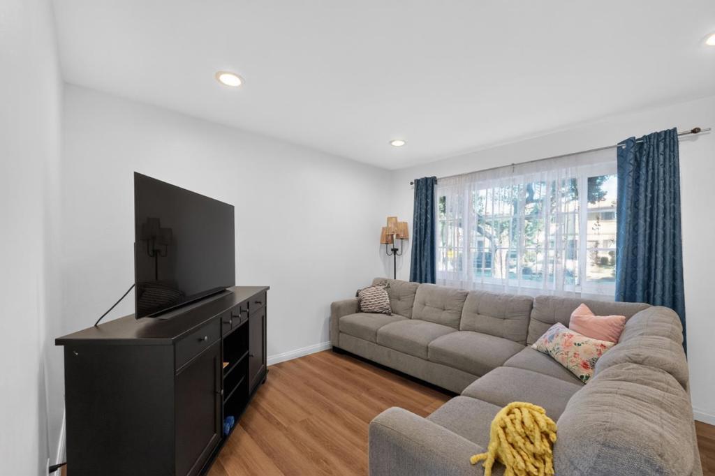 7742 Chestnut Street Property Photo 4