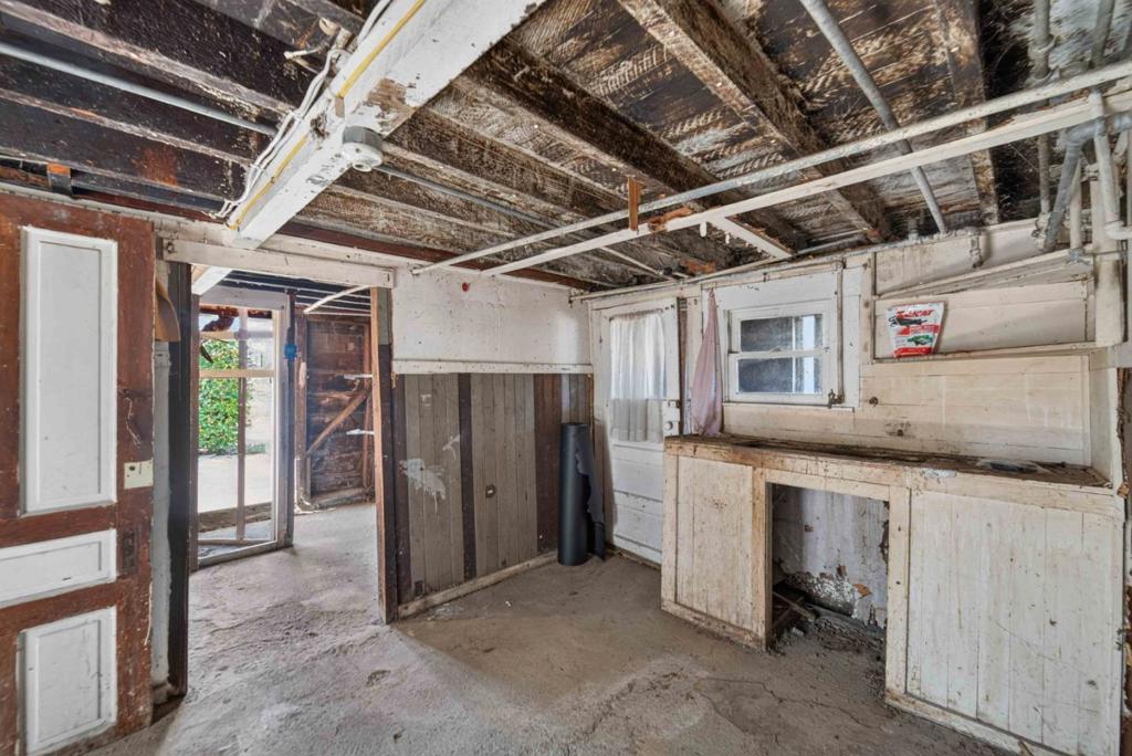 21459 Locust Street Property Photo 23