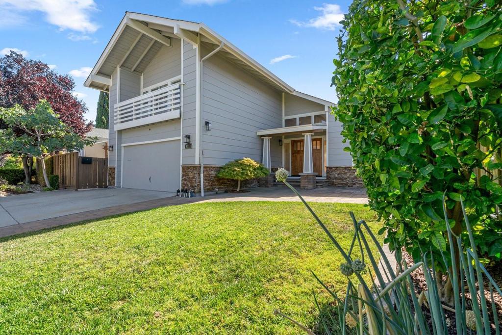 6273 Mountford Drive Property Photo 4