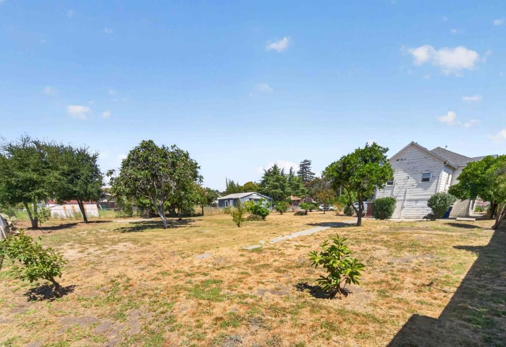 21463 Locust Street Property Photo 10