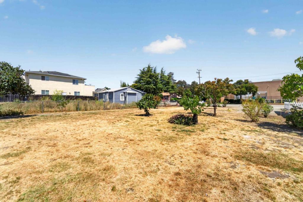 21463 Locust Street Property Photo 16