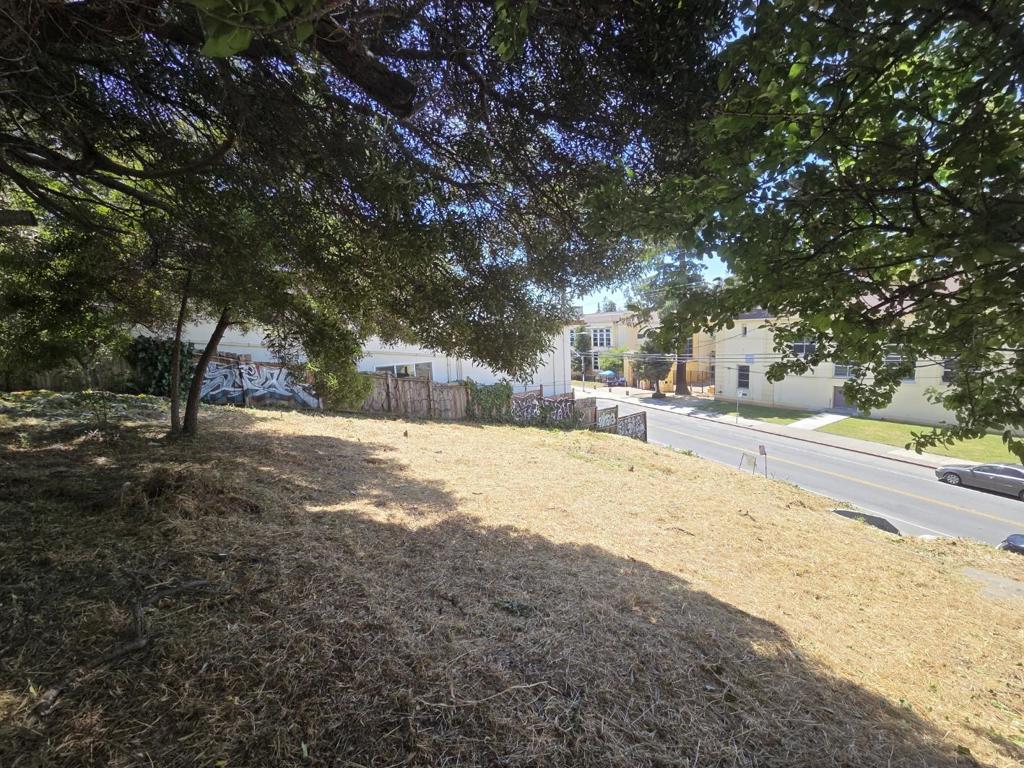 2120 35th Avenue Property Photo 3