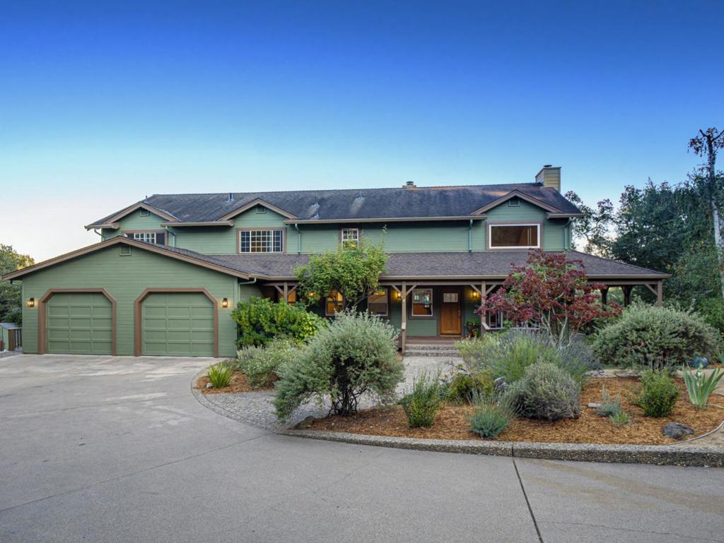 700 Meadowridge Road Property Photo