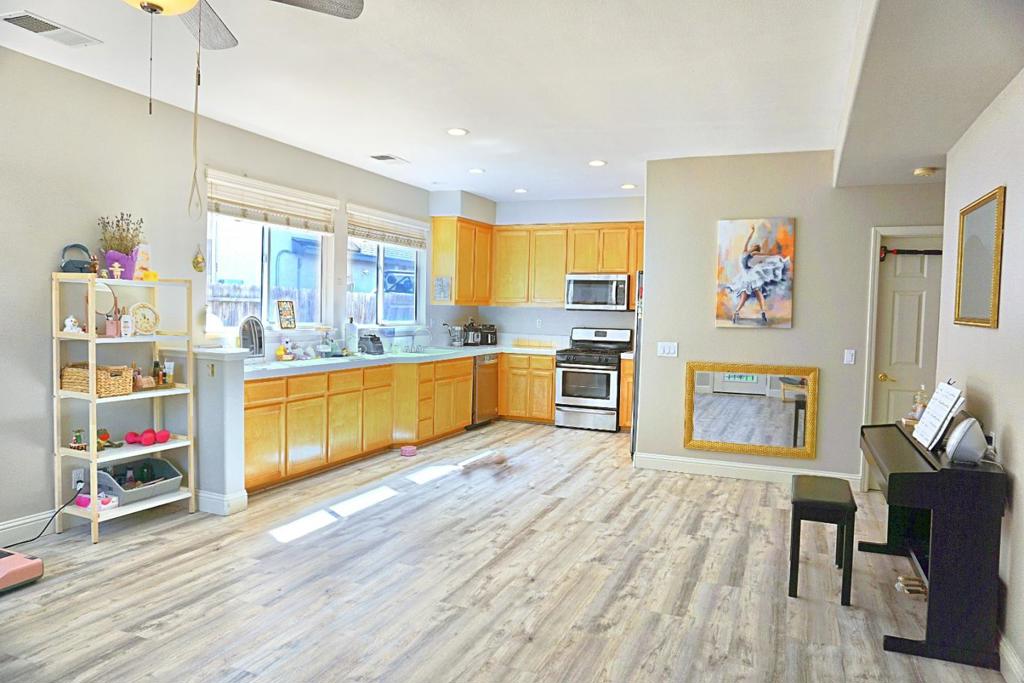 441 De Bord Drive Property Photo 3