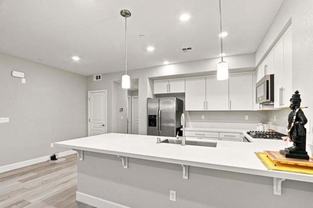 633 Clover Circle Property Photo 4