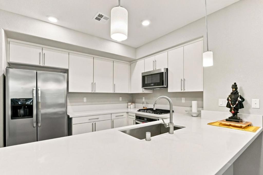 633 Clover Circle Property Photo 6