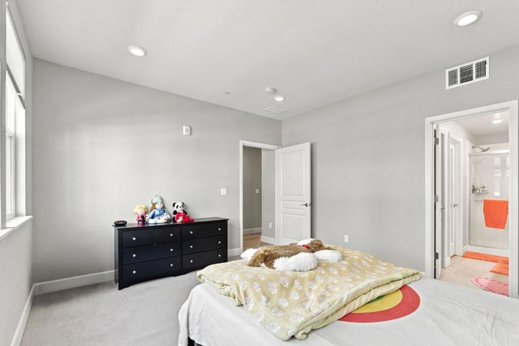 633 Clover Circle Property Photo 12