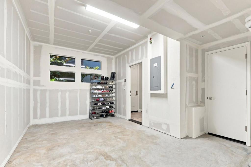 633 Clover Circle Property Photo 21