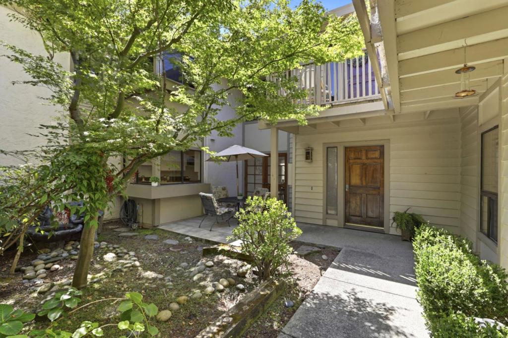 7057 Via Belmonte Property Photo 3