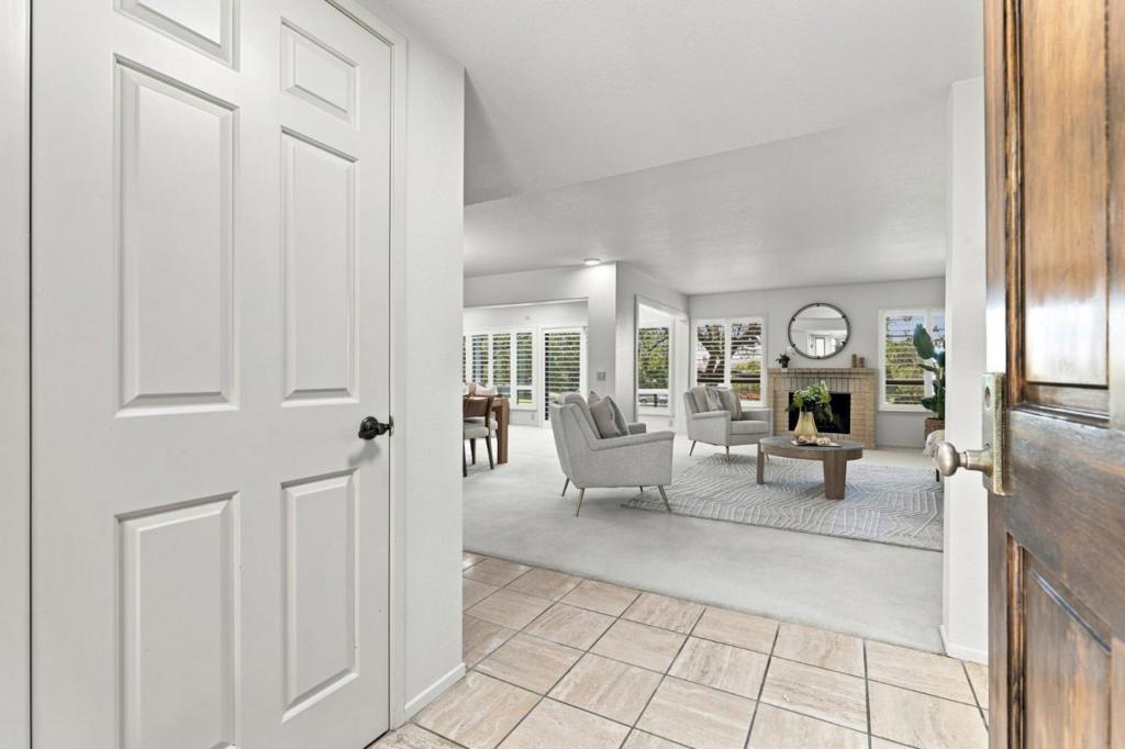 7057 Via Belmonte Property Photo 4