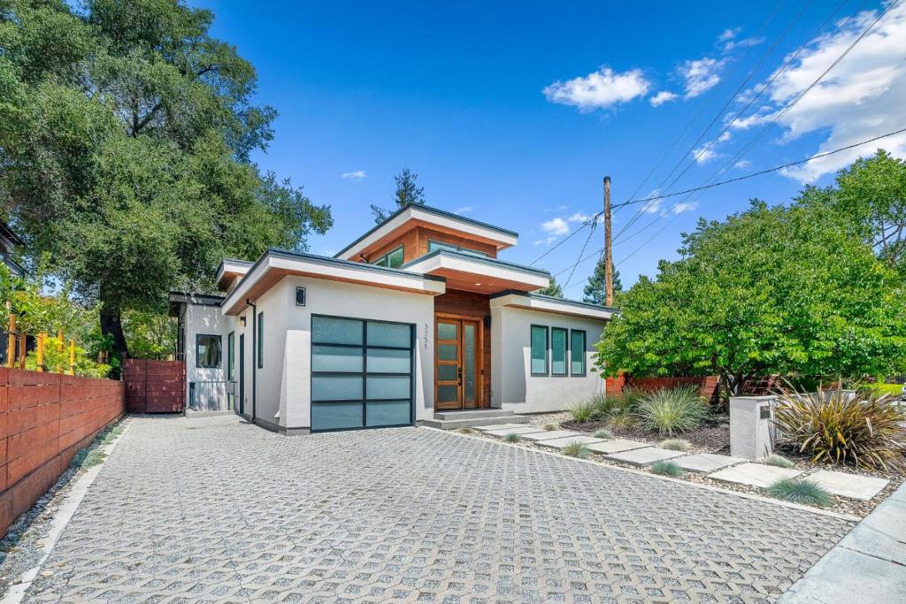 3751 El Centro Street Property Photo 2