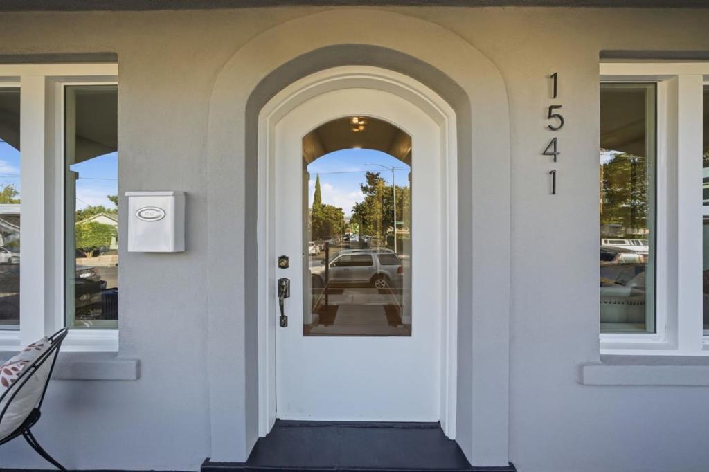 1541 Pomona Avenue Property Photo 2