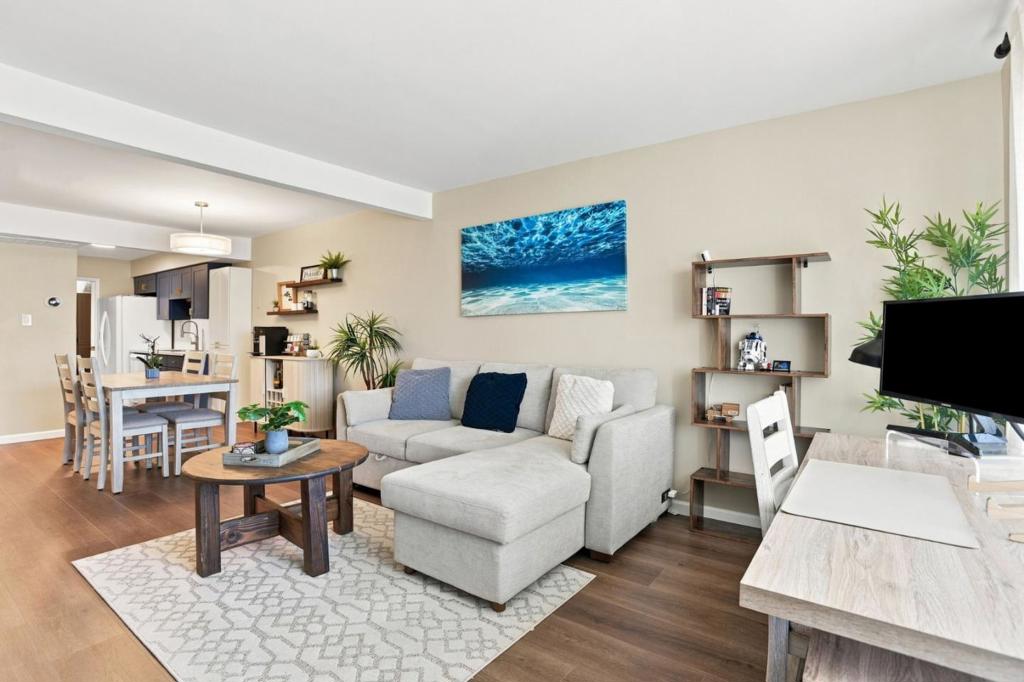 2419 Rowntree Way Property Photo 3