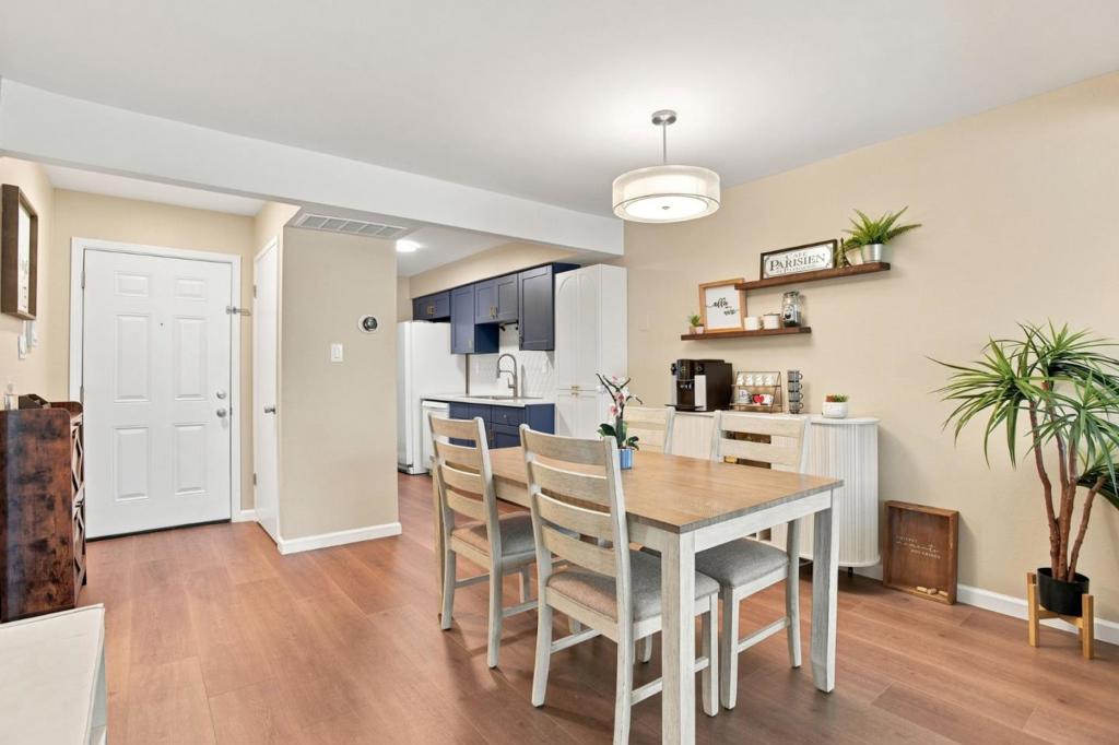 2419 Rowntree Way Property Photo 10