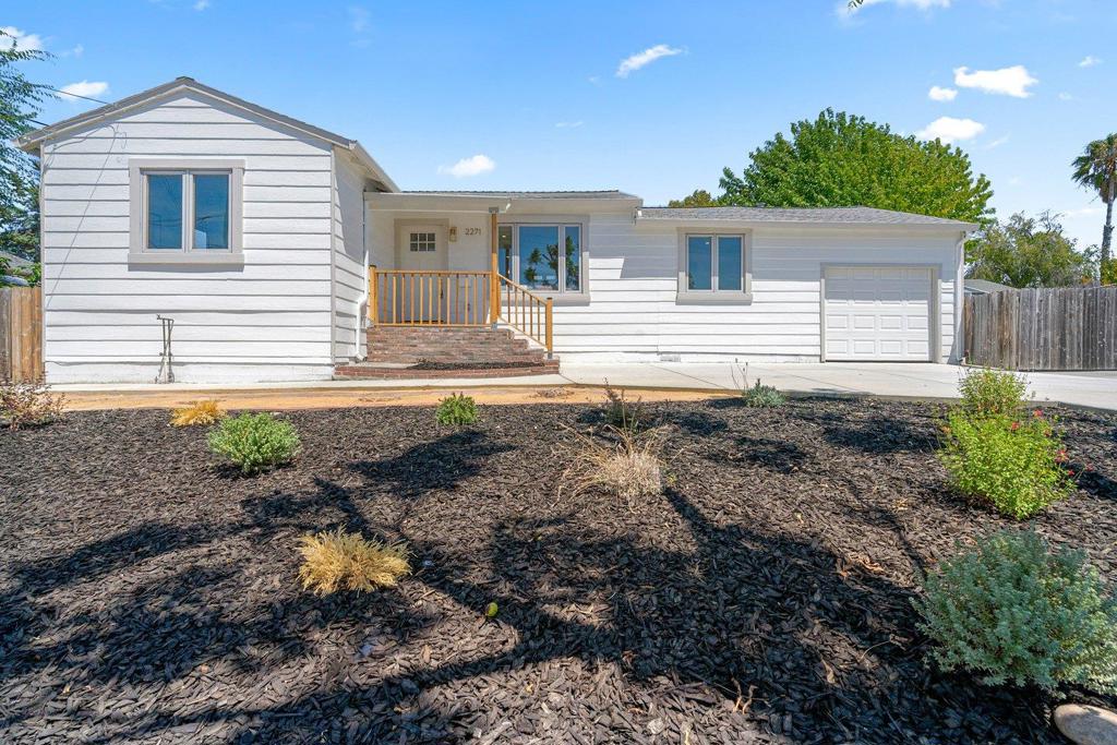 2271 Hemlock Avenue Property Photo