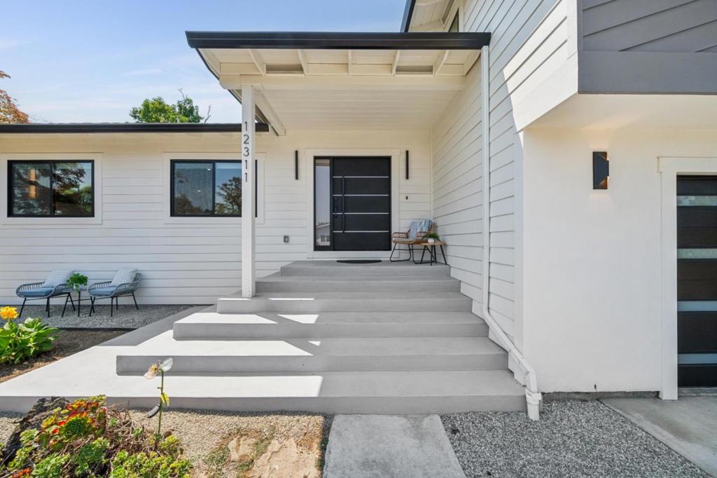 12311 Viewoak Drive Property Photo 2