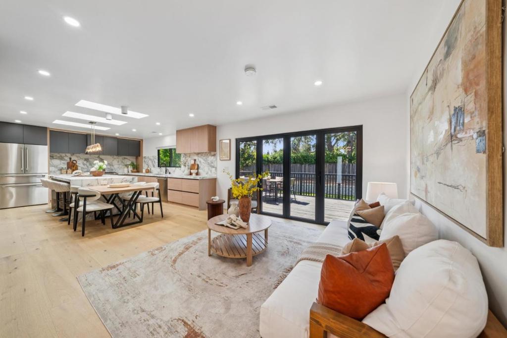12311 Viewoak Drive Property Photo 8