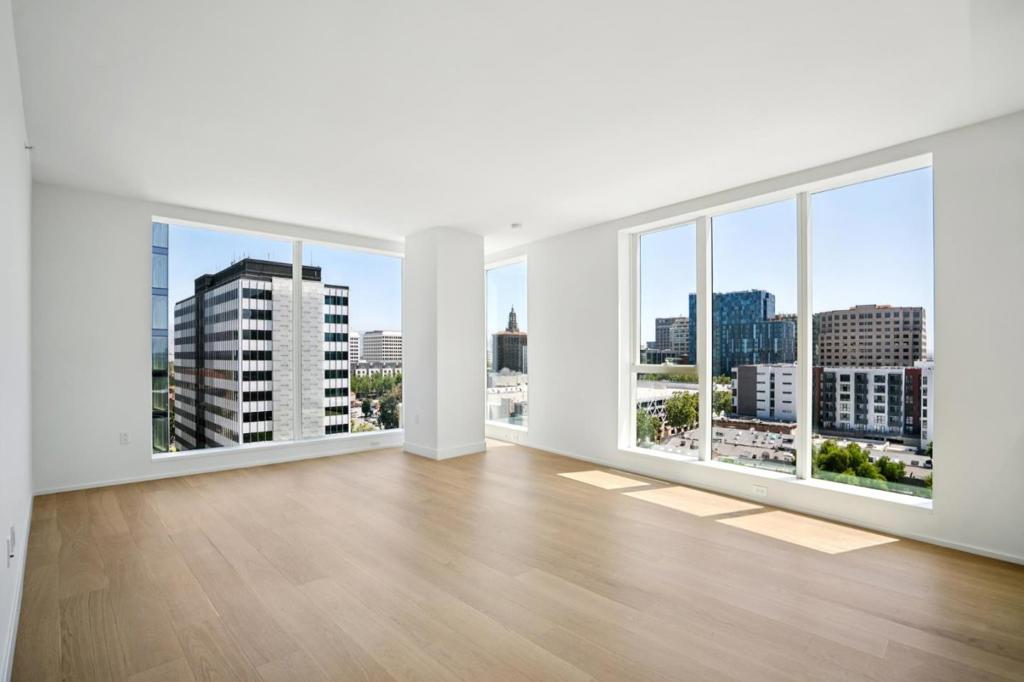 188 W Saint James Street 11119 Property Photo
