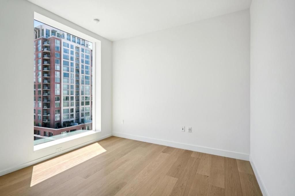 188 W Saint James Street 11119 Property Photo 4