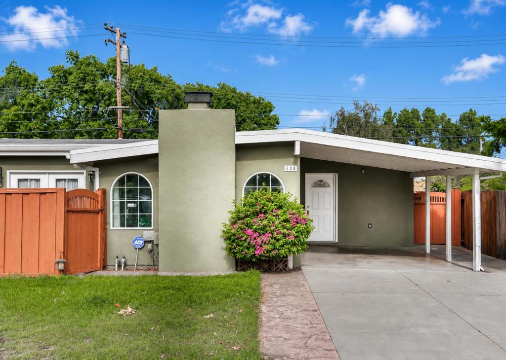 688 Woodhams Road Property Photo 1