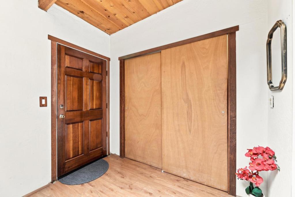 300 Teilh Drive Property Photo 8