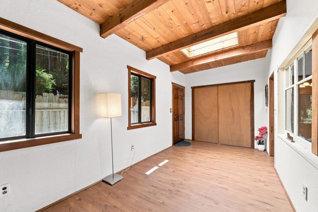 300 Teilh Drive Property Photo 10