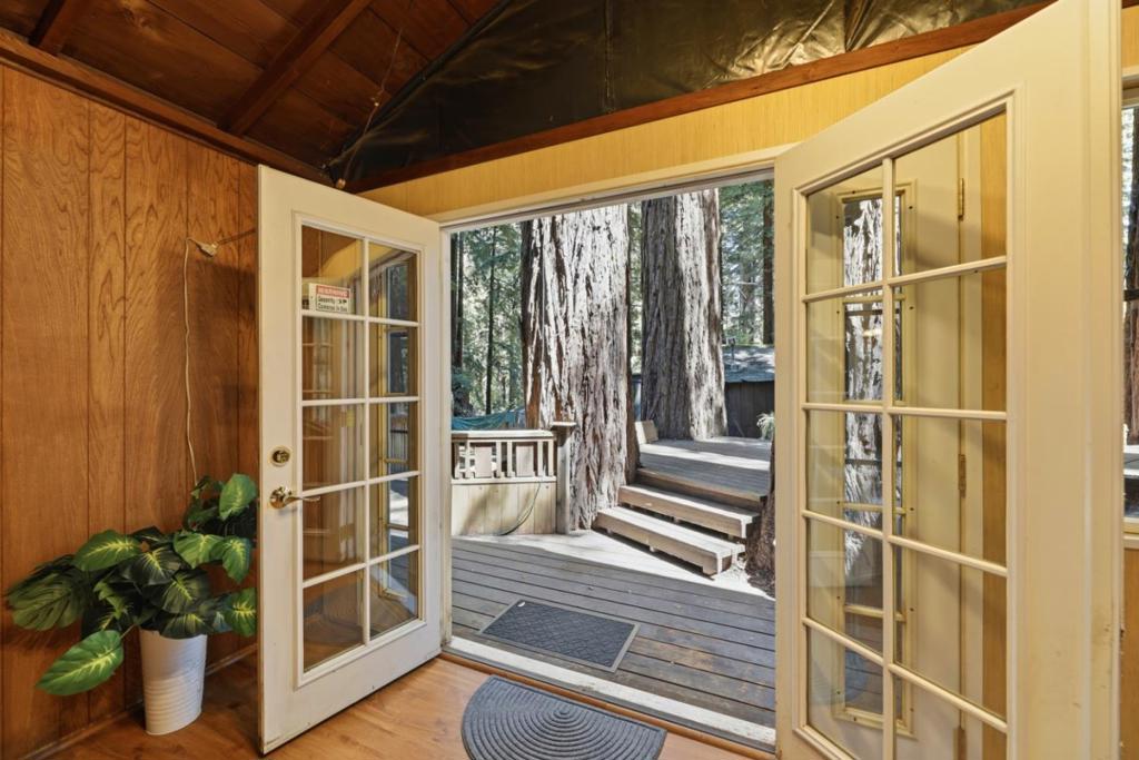 300 Teilh Drive Property Photo 14