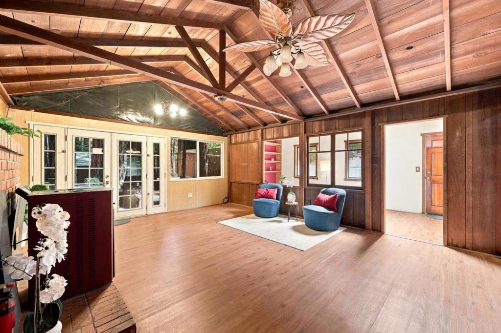300 Teilh Drive Property Photo 16