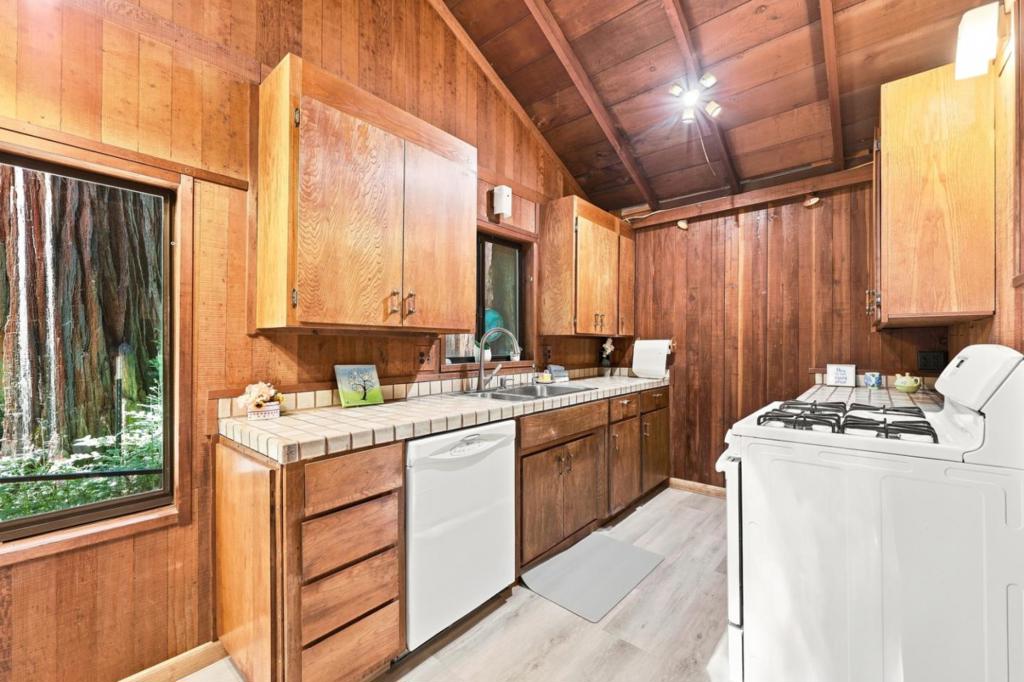 300 Teilh Drive Property Photo 17