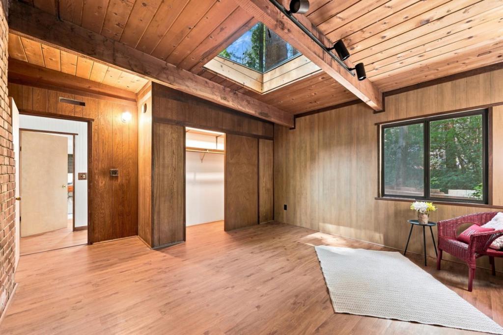 300 Teilh Drive Property Photo 25